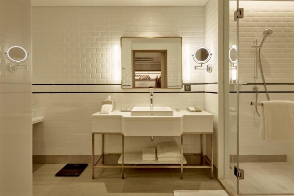 Montien Hotel Surawong Bangkok image 24