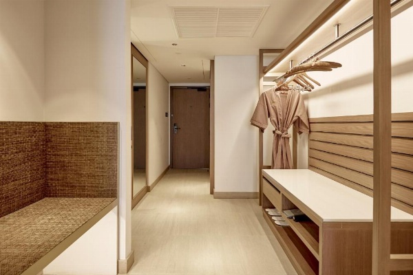 Montien Hotel Surawong Bangkok image 36