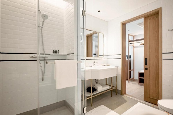 Montien Hotel Surawong Bangkok image 9